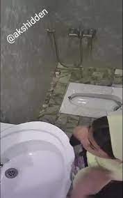 Iranian girl in toilet - video 3 - ThisVid.com