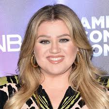 kelly clarkson is almost too hot to
