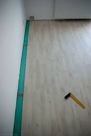 how to replace laminate flooring