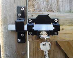 London Locksmiths Wooden Gate Lock