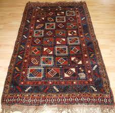 qashqai long rug with very unusual box