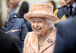 La regina elisabetta d'inghilterra compie 85 anni. La Regina Elisabetta Compie 94 Anni Compleanno Sottotono Niente Festa Con Figli E Nipoti Gazzetta Del Sud
