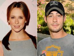 who is jennifer love hewitt s husband