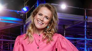 In 2020 she participated in sing mein song, the german version of dear singers, and earlier this year she showcased her ballroom dancing skills as a candidate in let's dance.the singer had to give up due to an injury. Ilse Delange Geniet Van Deelname Aan Duitse Dansshow Let S Dance