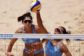 Por otro lado, desde 1996 se unió al programa olímpico el voleibol de playa, una variación al deporte original, que consiste solamente de dos . Riu83vgwiyraym