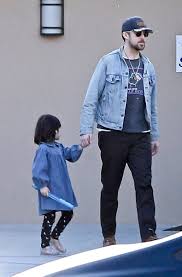 Двукратный номинант на премию «оскар» (2007, 2017), лауреат премии «золотой глобус» (2017), двукратный лауреат премии «спутник». ð—¥ð˜†ð—®ð—» ð—šð—¼ð˜€ð—¹ð—¶ð—»ð—´ ð——ð—®ð—¶ð—¹ð˜† à¹' On Twitter I New Ryan Gosling Eva Mendes Take Their Kids To Lunch On Valentine S Day Febraury 14 2020 In L A Eva Can Be Seen