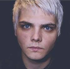 Find the perfect gerard way stock photos and editorial news pictures from getty images. Pin By Sam Beall Dennell On Gerard Way My Chemical Romance Gerard Way Black Hair Green Eyes