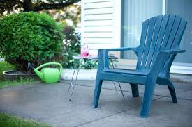 how to clean chalky plastic lawn chairs