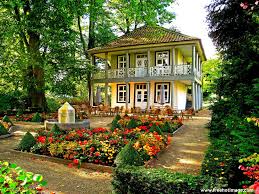 Beautiful Home Flower Gardens - Beautiful Home With Garden (#2014492) - HD Wallpaper & Backgrounds Download