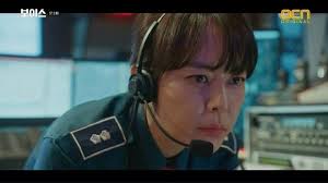 The drama follows the lives of 112 emergency call center employees as they fight against crimes using the sounds that they hear. Voice Episode 2 Dramabeans Korean Drama Recaps