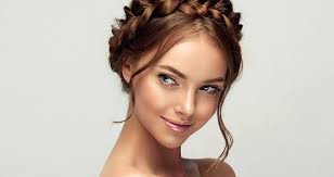 The problem is that a halo braid isn't exactly easy and even women who have braided hair their whole life may have difficulties achieving a flawless read on for exact instructions on how to halo braid. Try This Halo Braid Tutorial For An Angelic Look L Oreal Paris