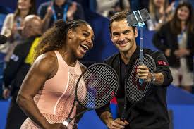 Roger Federer remporte un duel de légendes face à Serena Williams dans un  double mixte