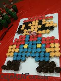 Cupcakes are so easy to make and you can download the printable toppers right here for free! 8 Bit Mario Cupcake Cake