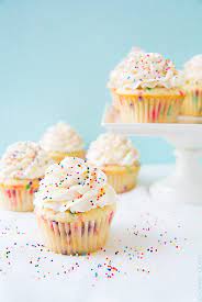 Funfetti Cupcake Vanilla Icing gambar png