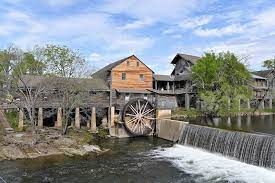 visit attractions in gatlinburg and