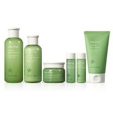 Hydrate and recharge skin with this set of innisfree's bestselling moisturizing products enriched with extracts from jeju green tea! Set DÆ°á»¡ng Innisfree Green Tea Balancing Skin Care Trio Ex