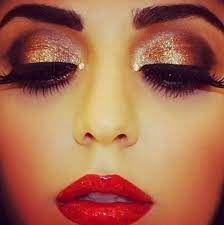 makeup tricks to rock that red saree