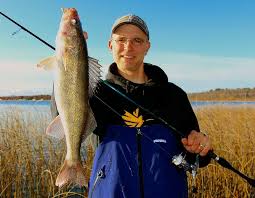 S Fishing For Spring Walleyes