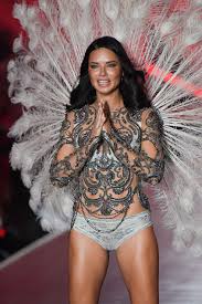 Brazilian model adriana lima is best known as one of victoria's secret angels. Adriana Lima Burst Onto Tears On Her Final Victoria S Secret Catwalk Adriana Lima Is Leaving Victoria S Secret
