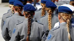 Doch wie trägt man die eigentlich korrekt? Weil Er Frauen Handschlag Verweigert Hatte Bundeswehr Darf Soldaten Entlassen Rt De