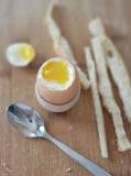Comment ouvrir un œuf à la coque ?