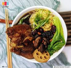 vietnamese duck noodle soup mì vịt tiềm