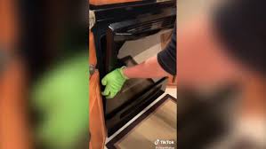 Man S Clever Oven Cleaning Scrubs