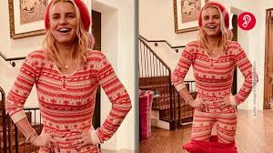 And did cupping as a remedy: Jessica Simpson Zeigt Sich Nach Xxl Gewichtsabnahme Topfit Im Weihnachts Look