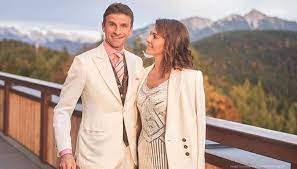 After a year, the two tied the knot in december 2009 at the registry office. Did You Know Thomas Muller Is Married To A Horse Trainer And Owns A Horse Named Dave