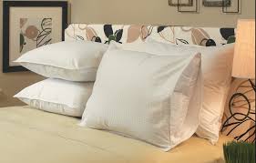 how to arrange pillows on a king or
