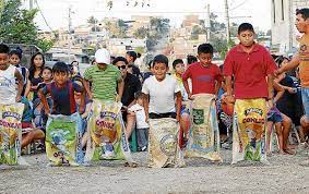 Las regatas, son un deporte tradicional de la costa ecuatoriana. Conoce Los Juegos Tradicionales Que Puedes Disfrutar El Diario Ecuador