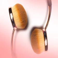 how to use oval makeup brushes to apply