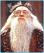 Richard Harris als Albus Dumbledore Nachdem auch die Muggelnachrichten davon ...