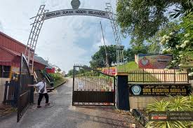 Sekolah kebangsaan seksyen 7jalan plumbum 7/10040000 shah alamselangor darul ehsan. More Than 360 Students Teachers Quarantined At Shah Alam School Malaysianow