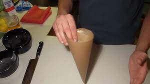 como fazer cone de papel para decoração