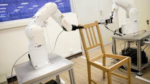 Elektrischer stuhl (einem stuhl ähnliche vorrichtung, auf der sitzend ein zum tode verurteilter durch starkstrom hingerichtet wird; Roboter Baut In Neun Minuten Ikea Stuhl Zusammen