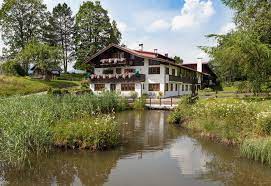 Das ferienhaus liegt zwischen seesen und osterode, unterhalb der burgruine stauffenburg. Haus Am Teich In Oberstdorf Oberallgau Bei Tiscover Com Gunstig Buchen