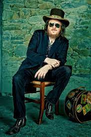 He later moved to forte dei marmi in tuscany where, between 1970 & 1978 he formed his first r&b bands: Zucchero Sugar Fornaciari Unofficial Page å¸–å­ Facebook