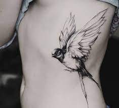 Tatouage signification liberté - des motifs multiformes pour chaque goût !  | Vogel tattoos arm, Vogel tattoo, Schwalbe tattoo design