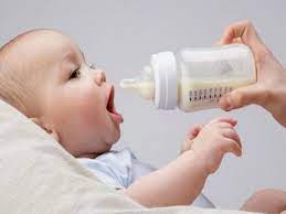 Trẻ 3 tháng tuổi ăn dặm được chưa, liệu có hại cho hệ tiêu hóa của con?