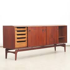 mid century modern style furniture