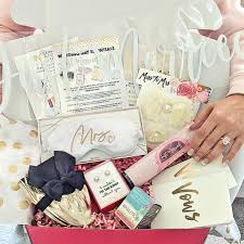 There are so many ways to say thanks to your wedding guests, but one of the most popular ways is by gifting a wedding favor. 17 Memorable Wedding Gift Ideas For Sisters To Make D Day Better