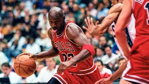 Michael jordan ist ein pensionierter amerikanischer basketballspieler, teambesitzer, produktvermarkter und unternehmer. Der Tag Michael Jordan Lehnte 100 Millionen Fur Zwei Stunden Auftritt Ab N Tv De