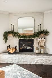 Neutral Mantel With Green