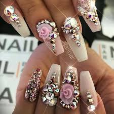 acrylic nails décorate with rhinestones