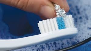 clean my diamond ring with toothpaste
