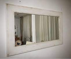 Specchio specchiera da parete e appendere in legno massello di tiglio finitura crema anticata. Specchio Da Parete Di Design Con Cornice In Legno Massello Decapato In Stile Shabby Chic Wanos Wood Design