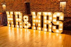 Mr And Mrs Letters Rustic Brown 4ft