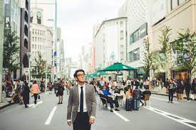 銀座の歩行者天国は、新たな時代をつくる広告塔だった。【速水健朗の文化的東京案内。銀座篇①】｜Pen Online