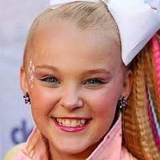 At the age of 15, joelle joanie siwa (popular known as jojo siwa) is a popular youtuber with more than 9 million subscribers who follow the daily life of the star. Who Is Jojo Siwa Dating Now Boyfriends Biography 2021